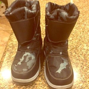 Snow boots (boys) size 2
